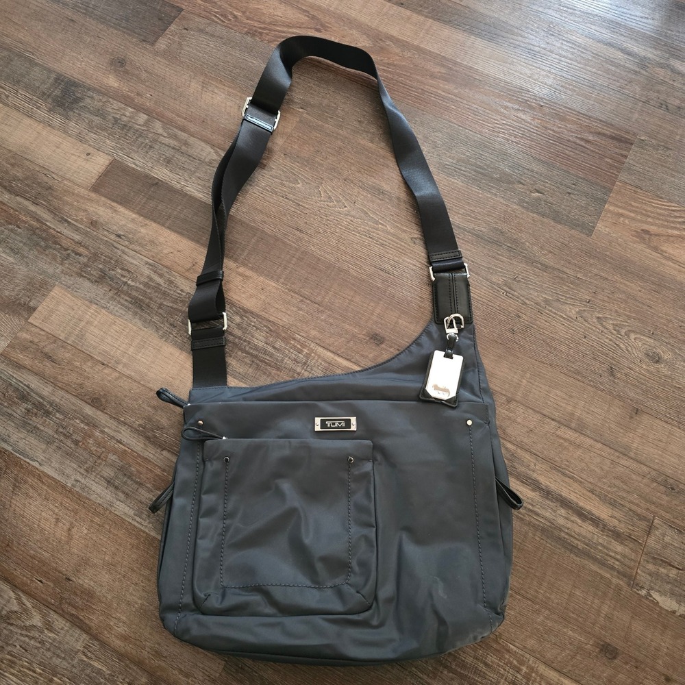 Tumi Voyageur Capri Crossbody Bag  Grey Nylon Adjustable Strap‎ Travel 484705